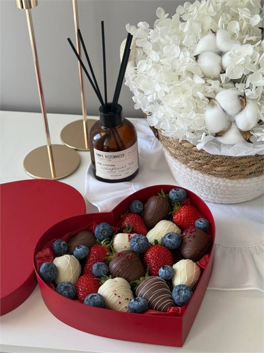 Клубника в шоколаде "Алое сердце" 1902