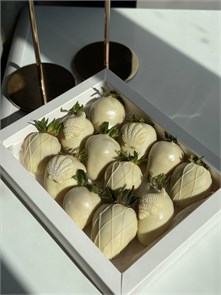 Коробочка с клубникой в шоколаде 