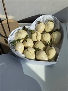 Коробочка с клубникой в шоколаде 