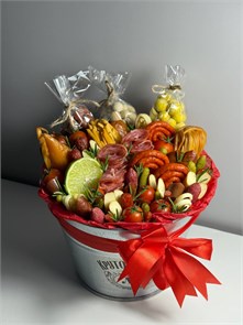 Съедобный букет в жестяном ведре 1910